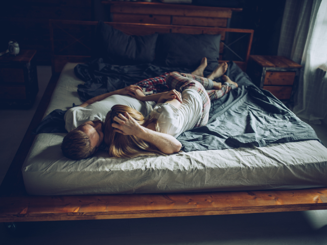 Jak stworzyć harmonię w sypialni: porady dla udanego życia intymnego