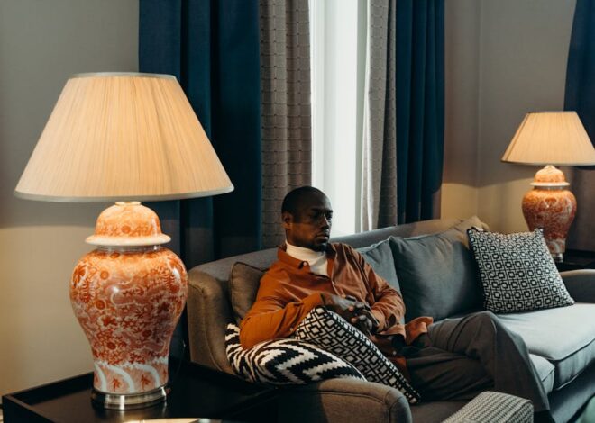 Tapczan w stylu mid-century modern: bryła, tkaniny, nóżki i ustawienie krok po kroku