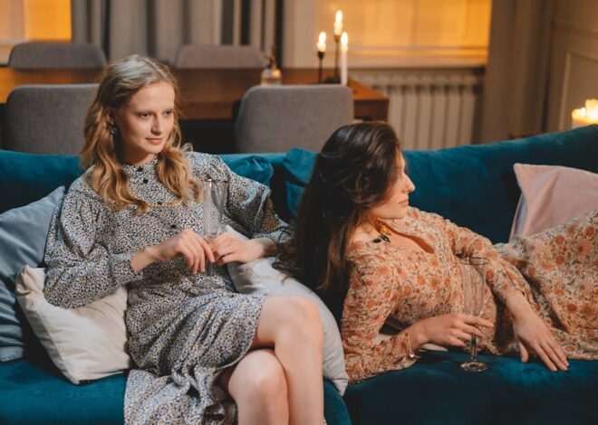 Tapczan w stylu glamour: welur, złote detale i proporcje bez kiczu