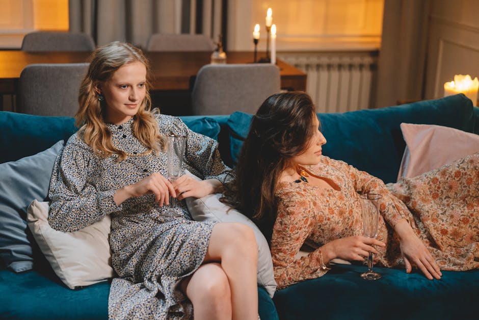 Tapczan w stylu glamour: welur, złote detale i proporcje bez kiczu