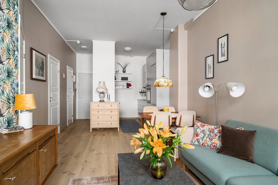 Oświetlenie przy tapczanie: konkretne wysokości, lampy i brak odblasków w salonie