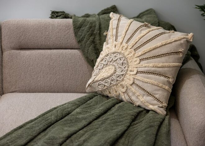 Jak urządzić salon boho z tapczanem: tkaniny, wymiary, układy i dodatki